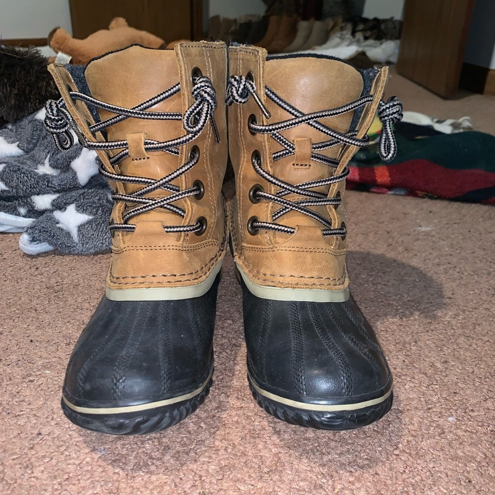 SOREL SHORT WINTER BOOTS